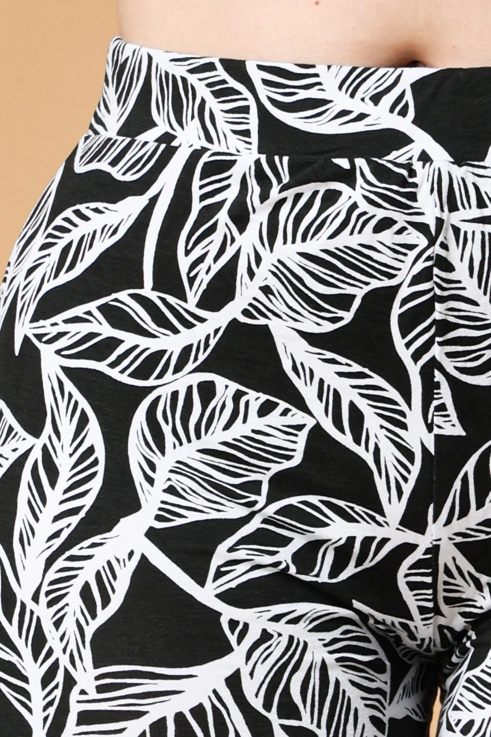 Black & White Leaf Printed Cropped Pants