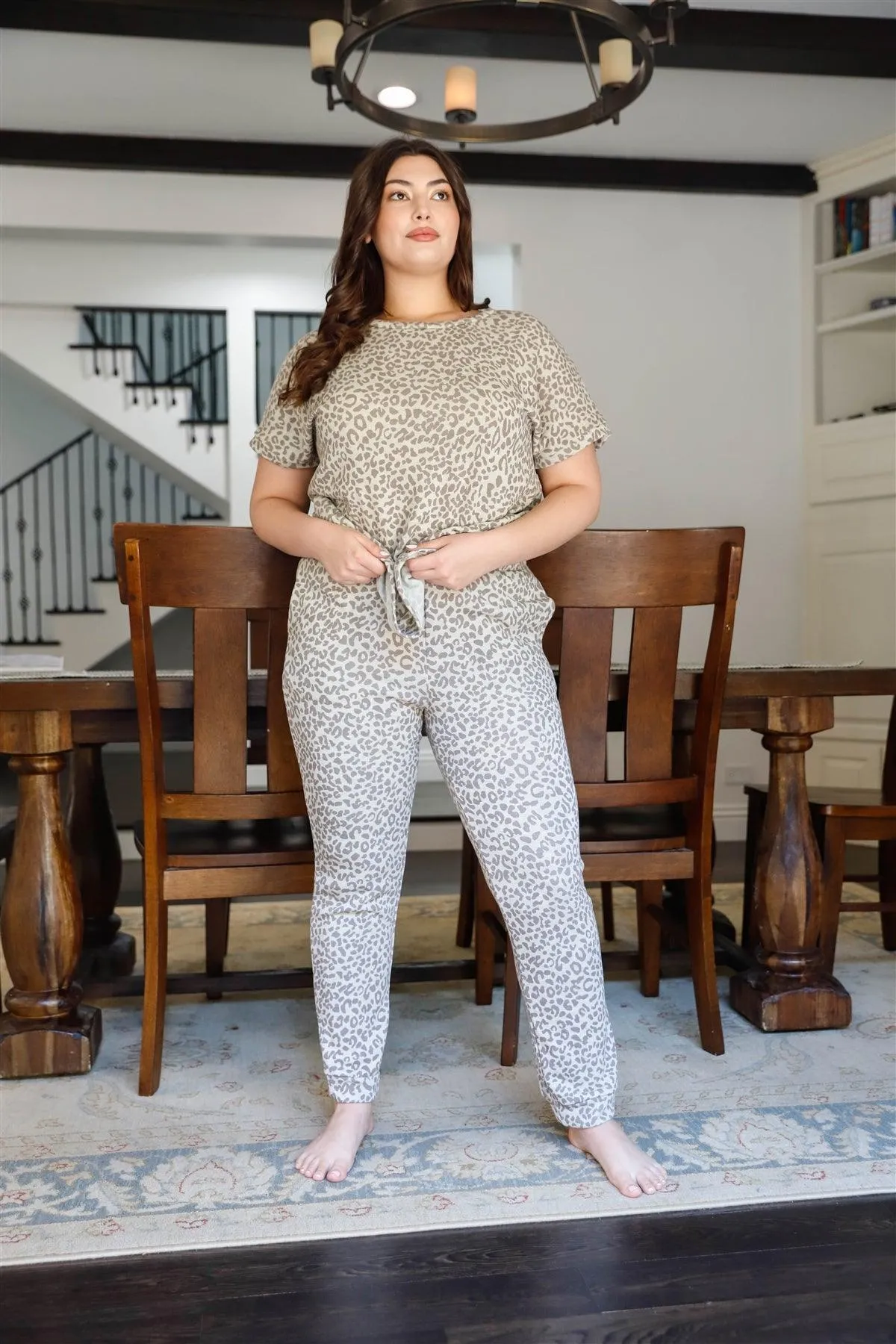 Junior Plus Size Charcoal Combo Cheetah Print Short Sleeve Crewneck Top & Sweatpants Set