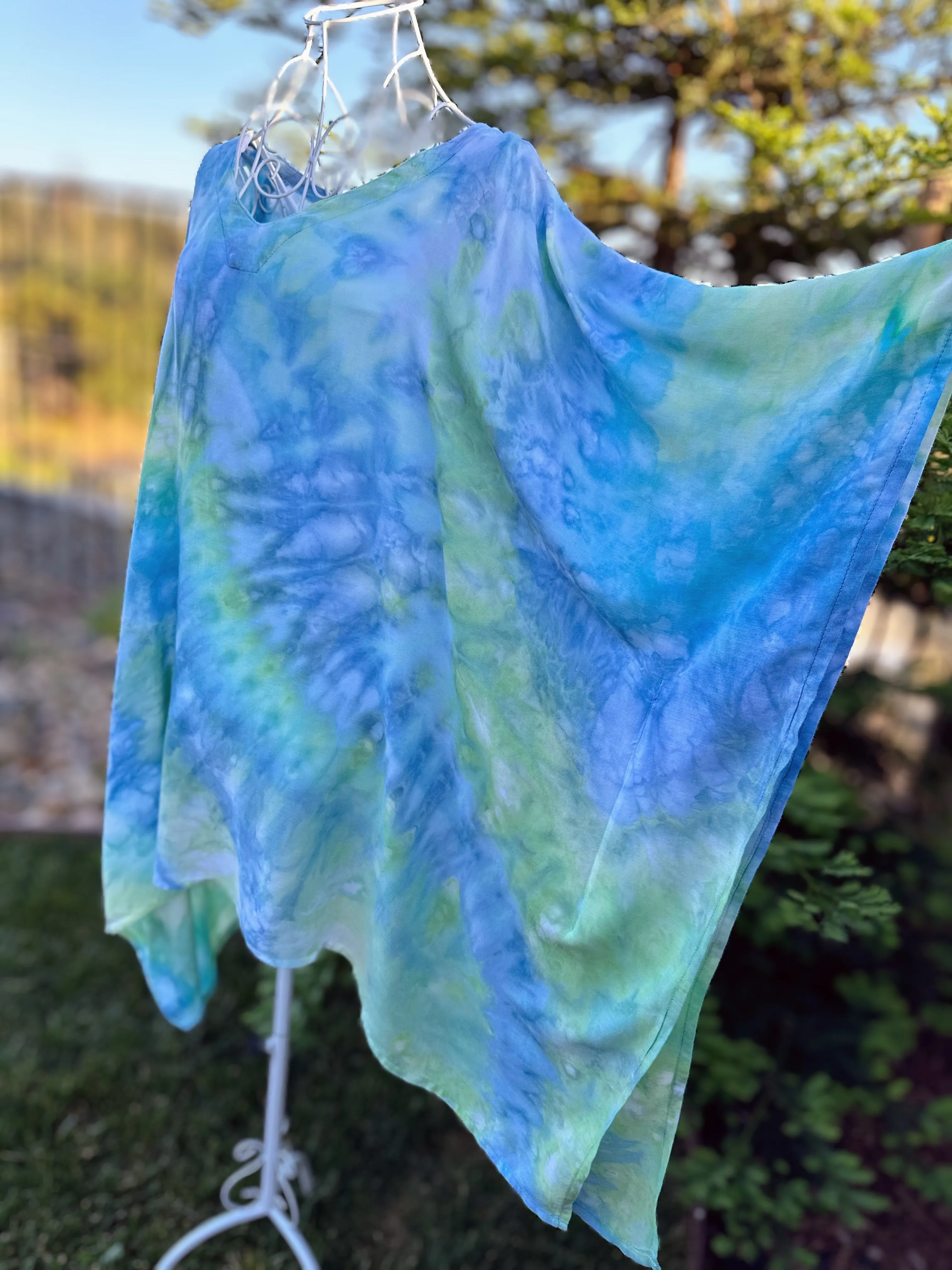 Women’s One Size Plus (XL-3X) Rayon Poncho in ‘Ocean Dreams’